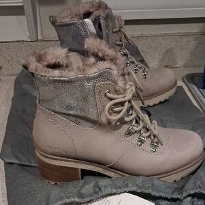 Cougar Silver and Tan Winter Boots